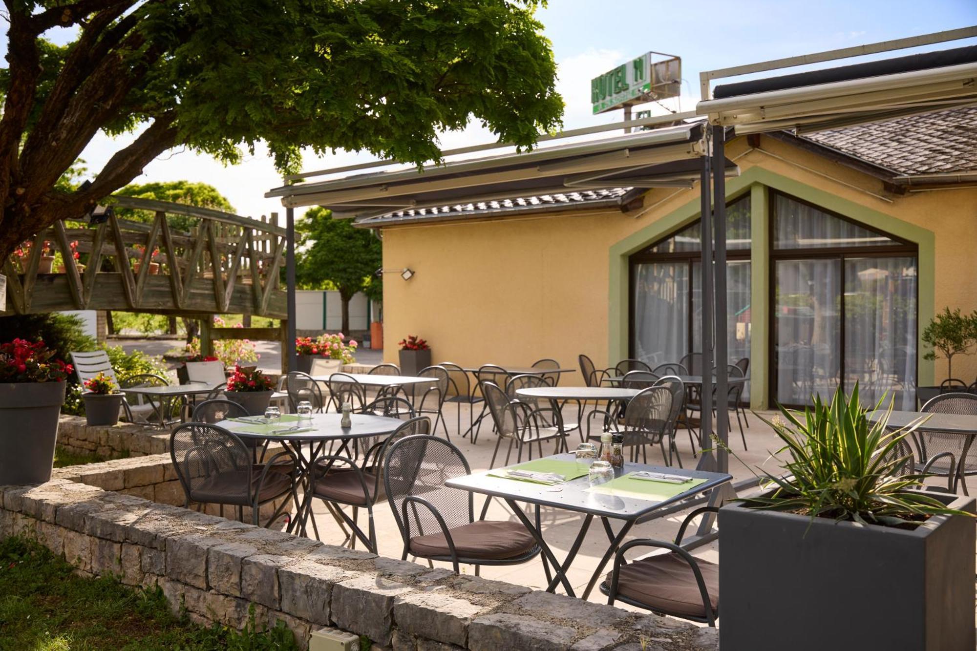 Hotel-Restaurant Le Calice Du Gevaudan - A75 Banassac Exterior foto